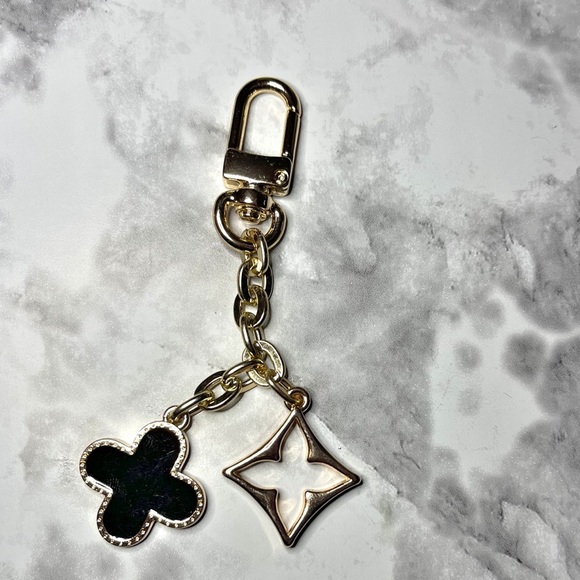 LOUIS VUITTON PadLock & Key #309 with Unbranded Gold & Black Clover Key Chain - Picture 5 of 7